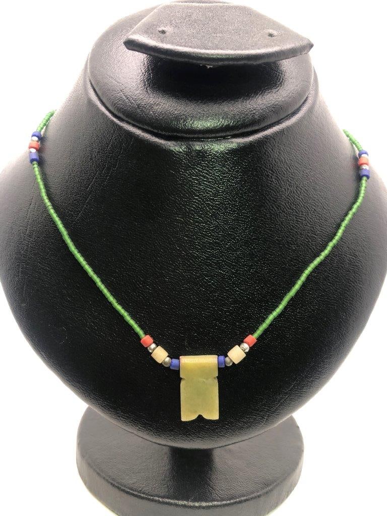 Vintage Serpentine Necklace – Elegant Retro Jewelry, Old Fashion Design: Discover this stunning vintage serpentine necklace, featuring graceful curves and classic elegance. Perfect for collectors and lovers of retro jewelry, this piece adds sophistication to any collection