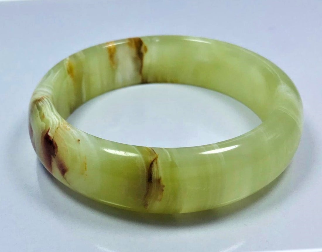 Onyx bangle Vintage Jewelry 73.5G: Onyx bangle Vintage Jewelry - 78.5mm - 73.5G Shipping: $23.00. Shipping rates are determined by Parcel weight and destination.