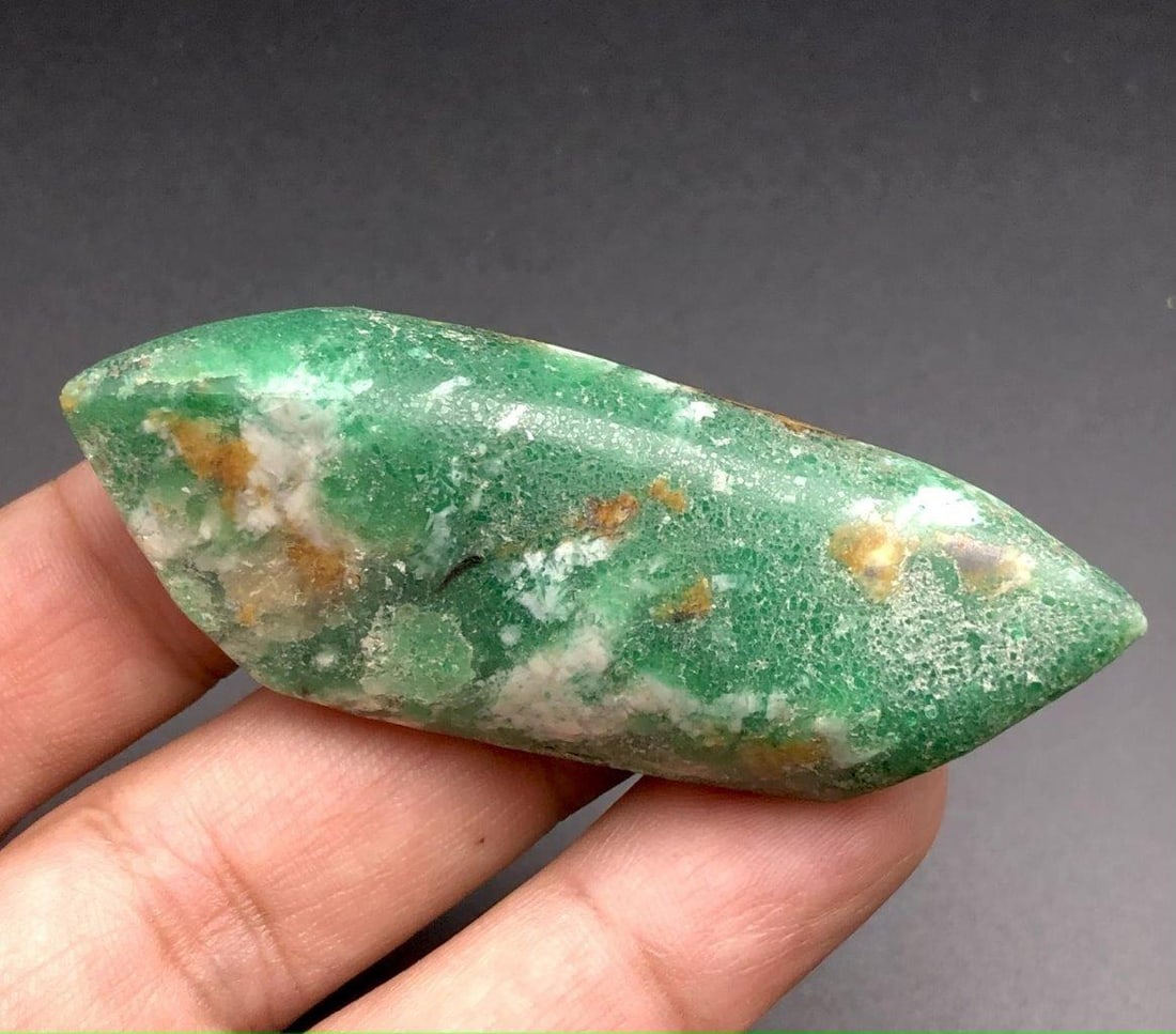 39 Grams Natural Emerald Freefoam - 68X26X15 mm: 39 Grams Natural Emerald Freefoam - 68X26X15 mm Shipping Rate: FREE SHIPPINGshipping rates are determined by Parcel weight and destination.Combined shipping: We offer combine shipping on multiple item