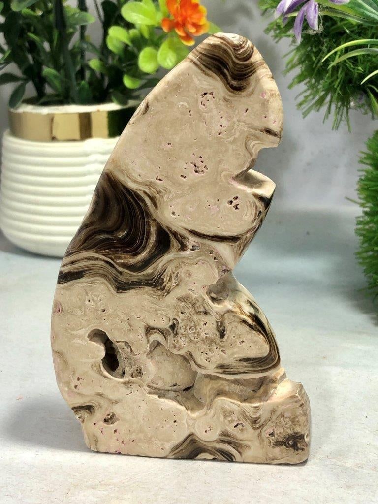 AAA Quality Choclate Calcite Freefoam Tumblr 800 Grams: AAA Quality Choclate Calcite Freefoam Tumblr 800 GramsShipping Rate: FREE SHIPPING.shipping rates are determined by Parcel weight and destination.Combined shipping: We offer combine shipping on multip