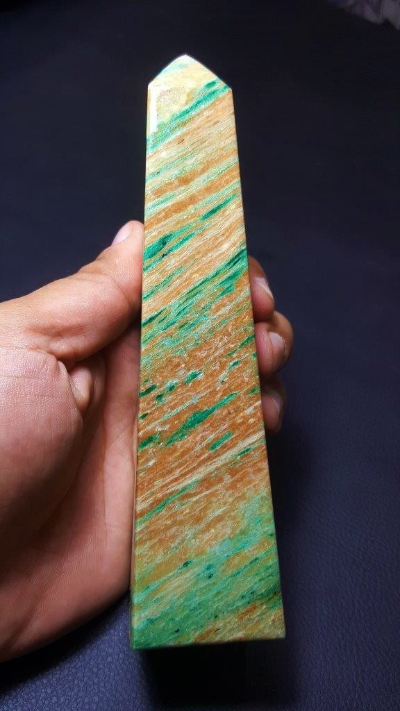 Emerald Green Polsihed Aventurine Tower - 433G: Emerald Green Polsihed Aventurine Tower - 433GShipping Rate: $45.00 .shipping rates are determined by Parcel weight and destination.Combined shipping: We offer combine shipping on multiple items purch