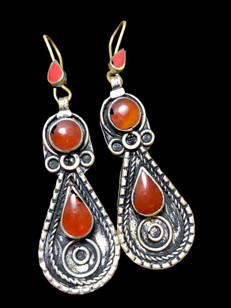 Vintage Style Old Fashion Brass Earrings: Vintage Style Old Fashion Brass EarringsShipping Rate: $23.00 .shipping rates are determined by Parcel weight and destination.Combined shipping: We offer combine shipping on multiple items purchased