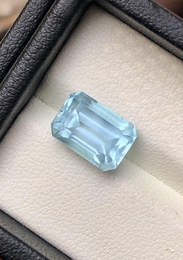 4.65 Carats Emerald Cut Santa Maria Aquamarine Gemstone - 11X8X8 mm: 4.65 Carats Emerald Cut Santa Maria Aquamarine Gemstone - 11X8X8 mm Choose design of your own and we will make it for youWe accept custom order in Sterling Silver, Gold and Platinum in WholeSale Price