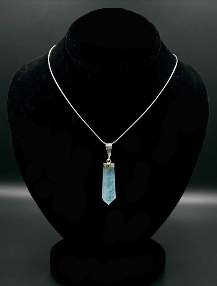 Aquamarine Pendant: Aquamarine Pendant Shipping: