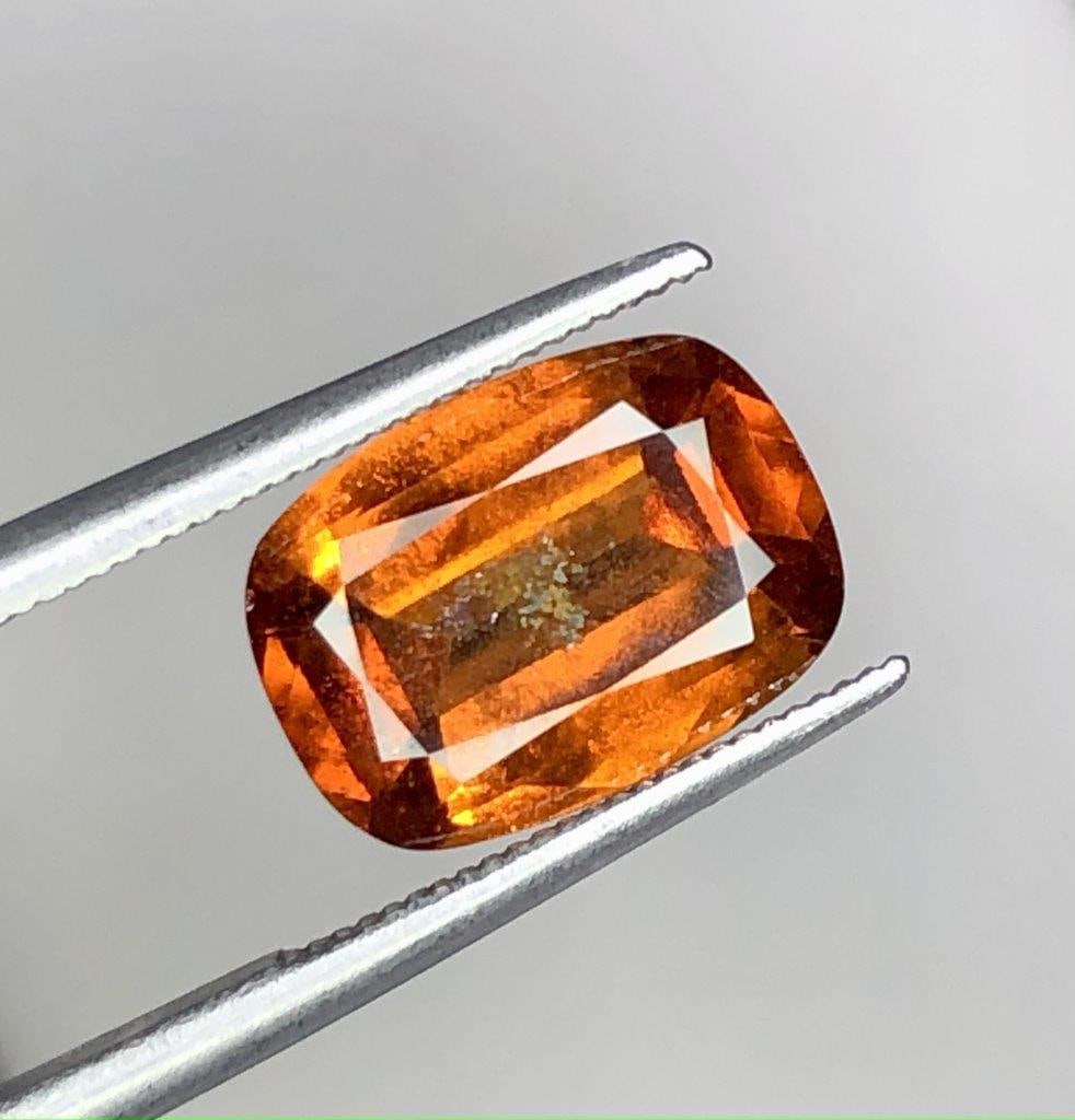 3.30 Carats Natural Hessonite Garnet Gemsrtone - 10X8X4 mm: 3.30 Carats Natural Hessonite Garnet Gemsrtone - 10X8X4 mm Shipping: