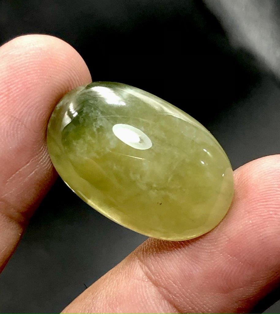 4.55 Carats Golden Kunzite Loose Gemstone - 11X7X7 mm: 4.55 Carats Golden Kunzite Loose Gemstone - 11X7X7 mmShipping: