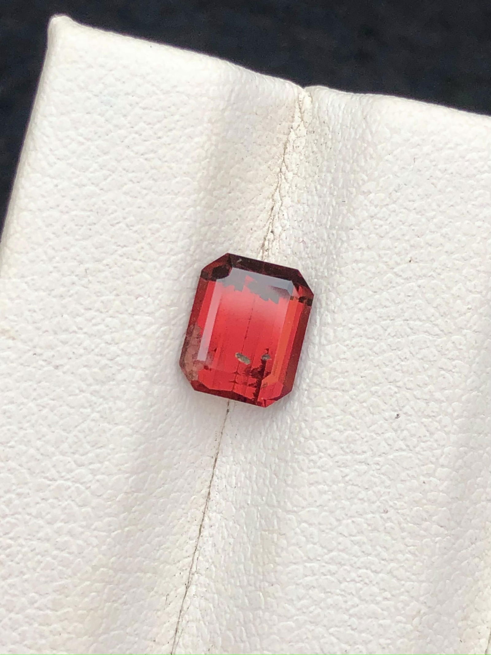 1.75 carats Rhodolite Garnet Gemstone - 7X6X4 mm (1 of 5)