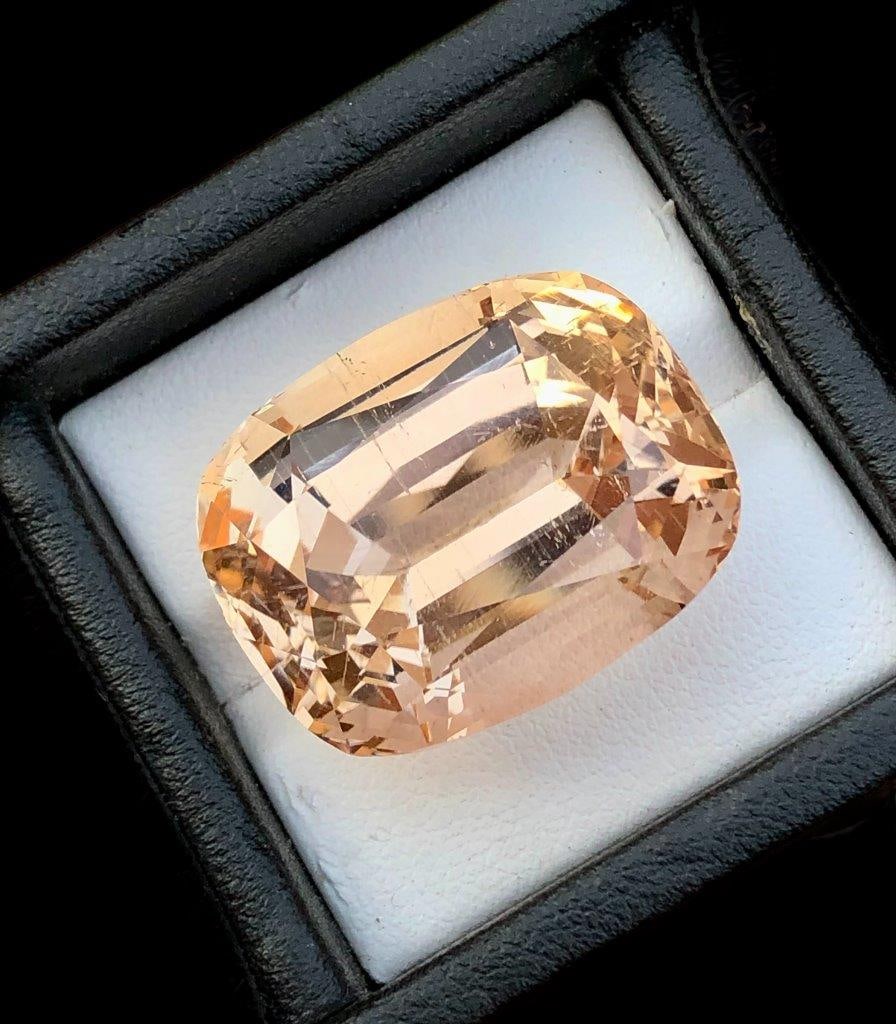 60.40 Carats Top Quality Golden Topaz - 24X19X15 mm: 60.40 Carats Top Quality Golden Topaz - 24X19X15 mmShipping Rate: $15.00 .shipping rates are determined by Parcel weight and destination.Combined shipping: We offer combine shipping on multiple items