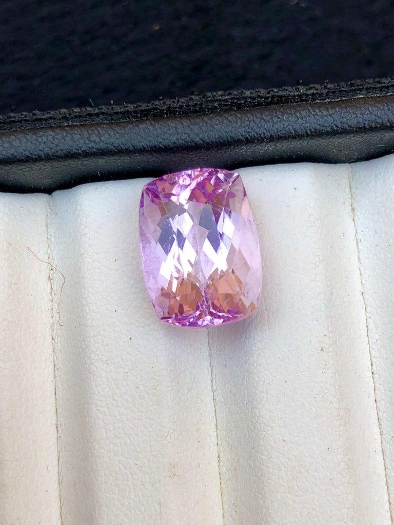 9.10 carats - Natural Pink Kuznite Gemstone - 14X10X8 mm (1 of 2)