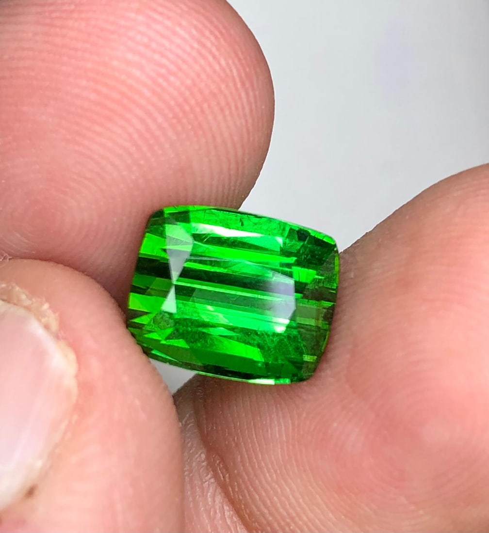 4.20 Carats Natural Chrome Tourmaline Gemstone - 10X8X6 mm: 4.20 Carats Natural Chrome Tourmaline Gemstone - 10X8X6 mm Shipping Rate: $15.00 .shipping rates are determined by Parcel weight and destination.Combined shipping: We offer combine shipping on multipl