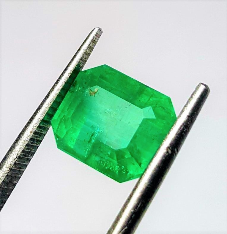 Best Quality Natural Emerald Natural Luster - 2.80 Carats - 8X7X7 mm: Best Quality Natural Emerald Natural Luster - 2.80 Carats - 8X7X7 mmShipping Rate: $15.00 .shipping rates are determined by Parcel weight and destination.Combined shipping: We offer combine shipping o