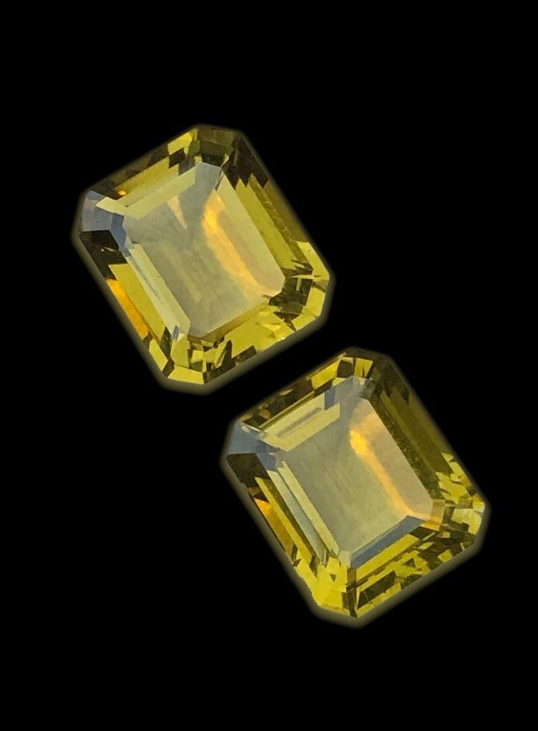 Citrine Quartz Perfect Pairs - 18 Carats - 14X12X8 mm: Citrine Quartz Perfect Pairs - 18 Carats - 14X12X8 mmShipping Rate: $15.00 .shipping rates are determined by Parcel weight and destination.Combined shipping: We offer combine shipping on multiple item