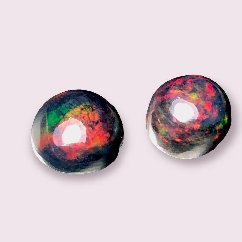 Paired Blacl Opal With Fire - 3 Carats - 7X7X5 mm: Paired Blacl Opal With Fire - 3 Carats - 7X7X5 mmShipping Rate: $15.00 .shipping rates are determined by Parcel weight and destination.Combined shipping: We offer combine shipping on multiple items pu