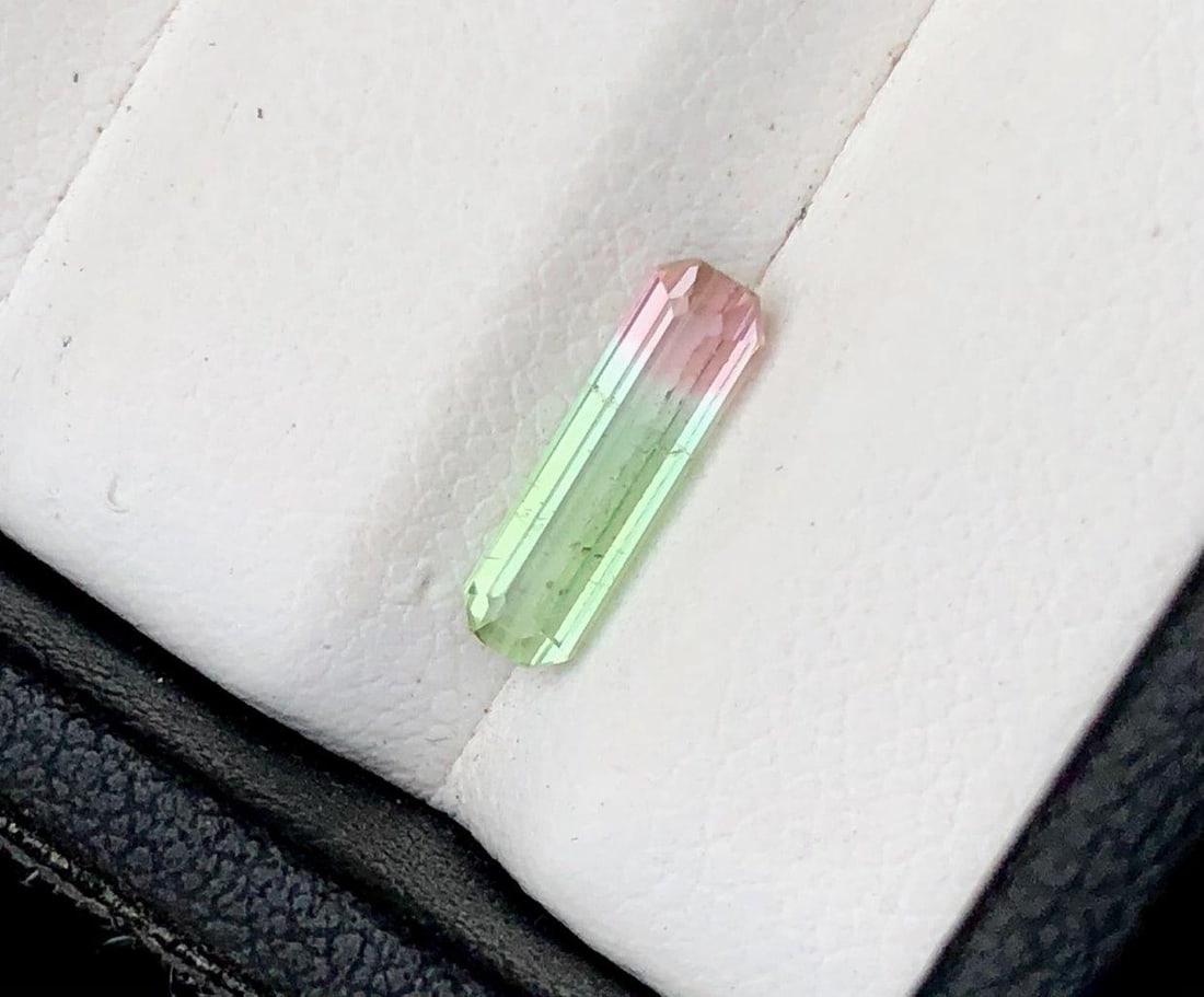 0.90 Carats Bi Colour Tourmaline - 10X3X3 mm: 0.90 Carats Bi Colour Tourmaline - 10X3X3 mmShipping Rate: $15.00 .shipping rates are determined by Parcel weight and destination.Combined shipping: We offer combine shipping on multiple items purchas