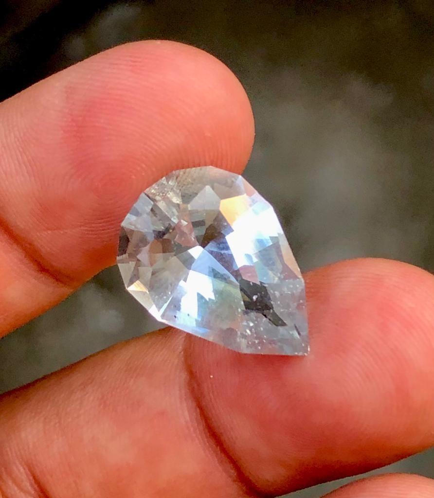 9.80 Carats Fine Quality Pear Shaped Aquamarine Gemstone - 19X13X8.5 mm (1 of 2)