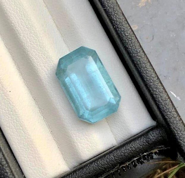 Deep Blue Santa Maria Aquamarine Gemstone -10.60 Carats - 17X8X8 mm: Deep Blue Santa Maria Aquamarine Gemstone -10.60 Carats - 17X8X8 mmShipping Rate: $15.00 .shipping rates are determined by Parcel weight and destination.Combined shipping: We offer combine shipping on