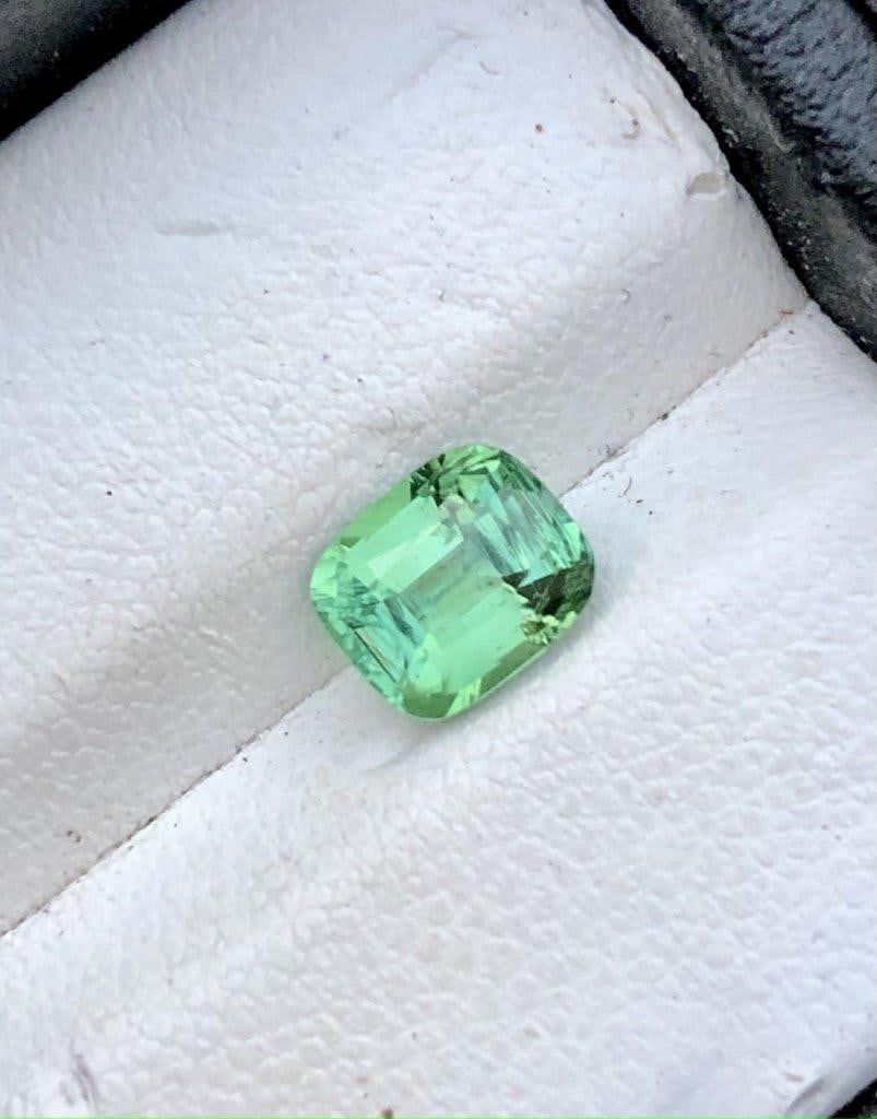 0.90 CARATS Natural Tourmaline Gemstone - 7X5X4 mm (1 of 4)