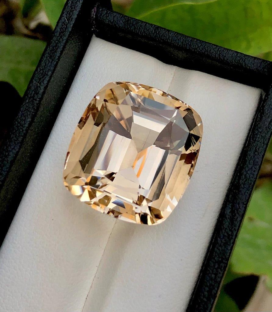 AAA Quality Flawless Golden Topaz - 60 Carats - 22X20X16 mm: AAA Quality Flawless Golden Topaz - 60 Carats - 22X20X16 mmShipping Rate: $15.00 .shipping rates are determined by Parcel weight and destination.Combined shipping: We offer combine shipping on multipl