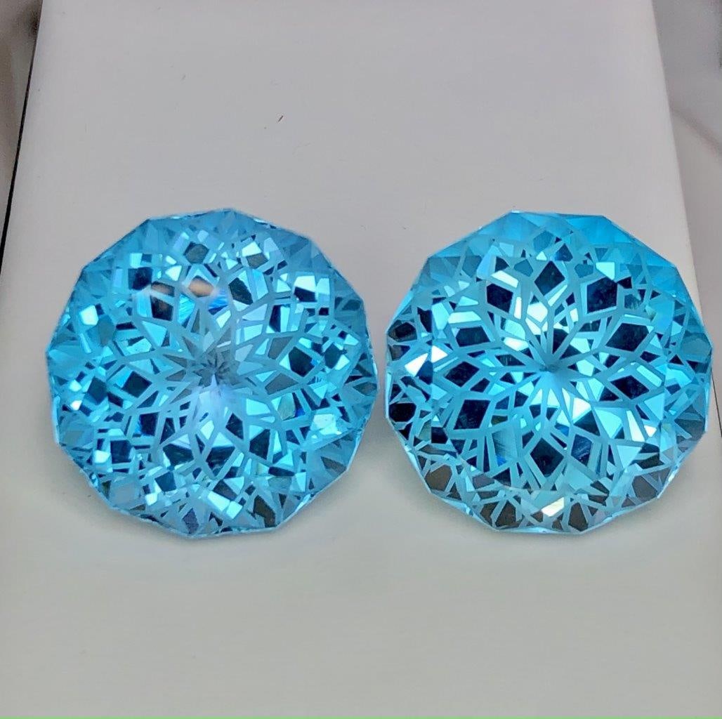 91.85 Carats Perfect Flower Cut Swiss Blue Topaz Paired Gemstones - 21X21X15 mm: 91.85 Carats Perfect Flower Cut Swiss Blue Topaz Paired Gemstones - 21X21X15 mmShipping Rate: $15.00 .shipping rates are determined by Parcel weight and destination.Combined shipping: We offer combine