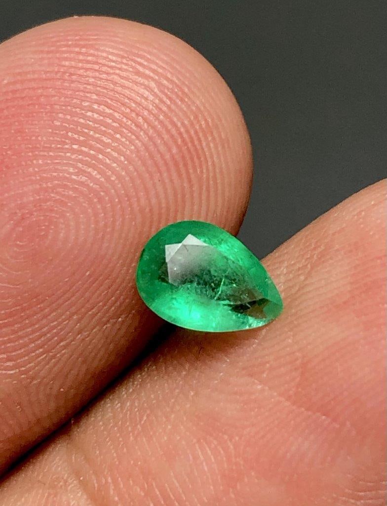 Pear Shape Natural Emerald - 0.70 Carats - 7X5X3 mm: Pear Shape Natural Emerald - 0.70 Carats - 7X5X3 mm Shipping Rate: $15.00 .shipping rates are determined by Parcel weight and destination.Combined shipping: We offer combine shipping on multiple items