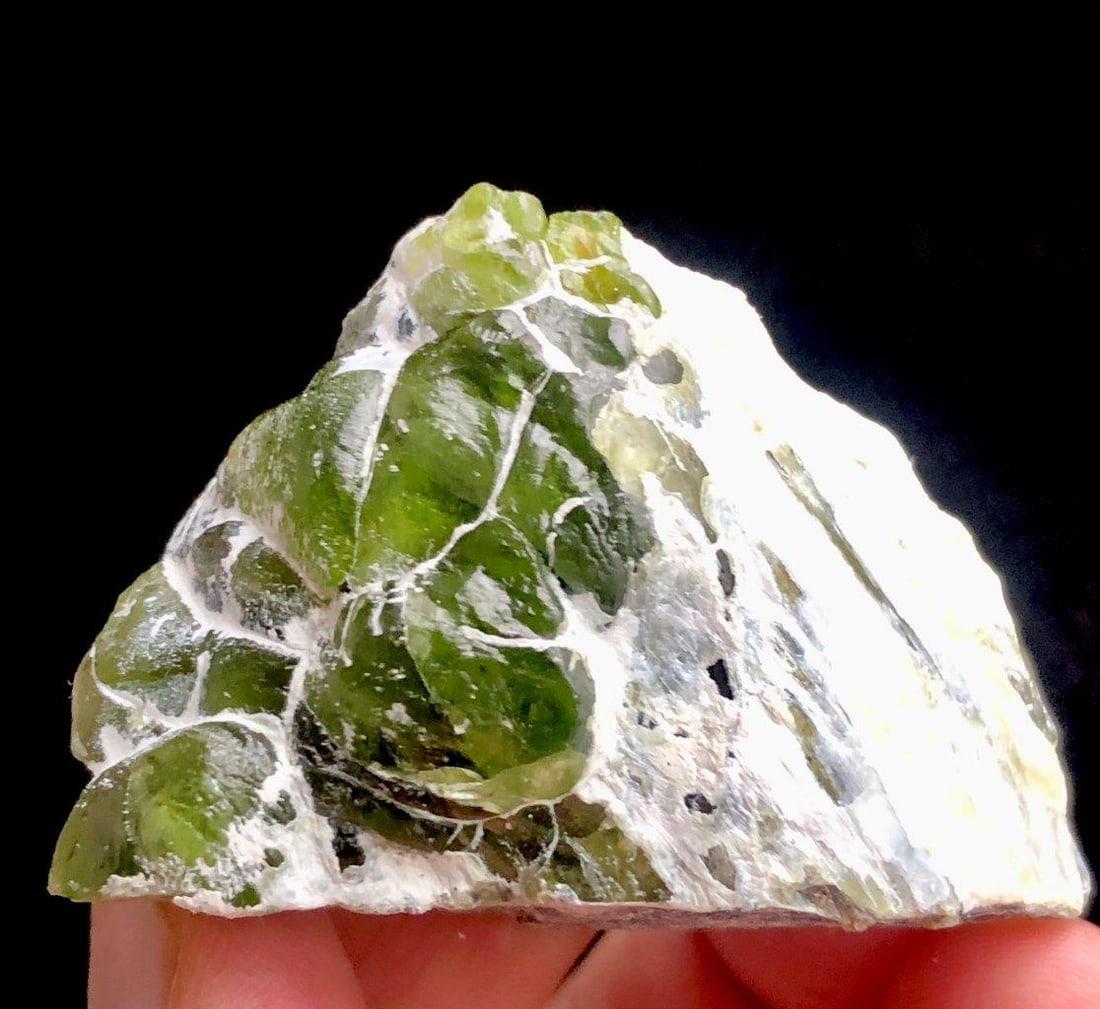 Beautiful Peridot Crystals Cluster Mineral Specimen - 53 Grams - 54X38X22 mm: Beautiful Peridot Crystals Cluster Mineral Specimen - 53 Grams - 54X38X22 mm Shipping Rate: 23$ WorldWideshipping rates are determined by Parcel weight and destination.Combined shipping: We offer comb