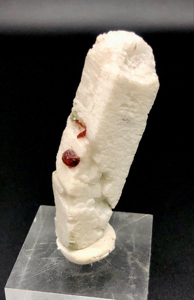 GARNET WITH Feldspar Undamaged - 32 Grams - 65X25X12 mm: GARNET WITH Feldspar Undamaged - 32 Grams - 65X25X12 mmShipping Rate: 23$ WorldWideshipping rates are determined by Parcel weight and destination.Combined shipping: We offer combine shipping on multip