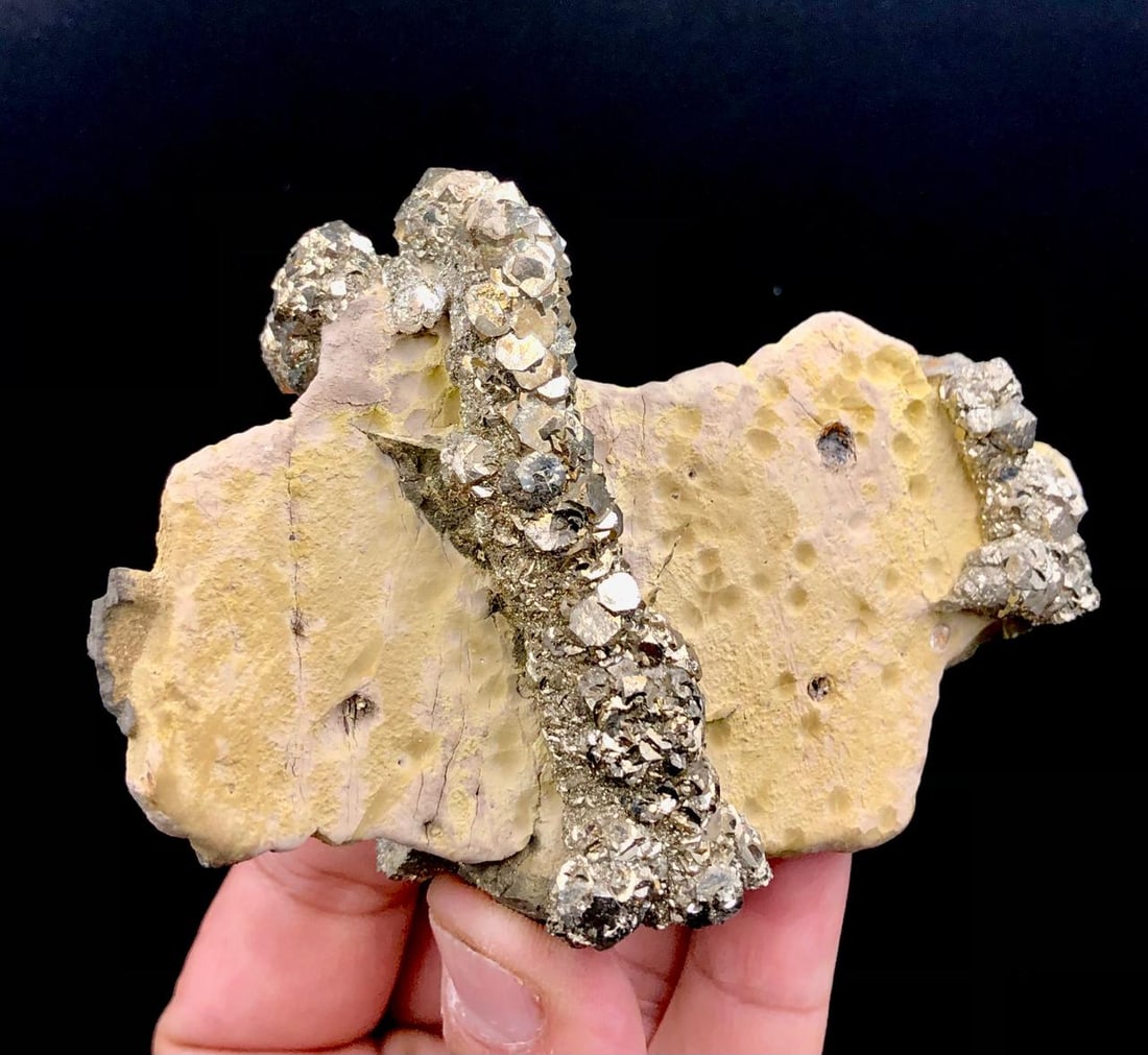 188 Grams Pyrite Crystals On matrix: 188 Grams Pyrite Crystals On matrixShipping Rate: FREE SHIPPINGshipping rates are determined by Parcel weight and destination.Combined shipping: We offer combine shipping on multiple items purchased t