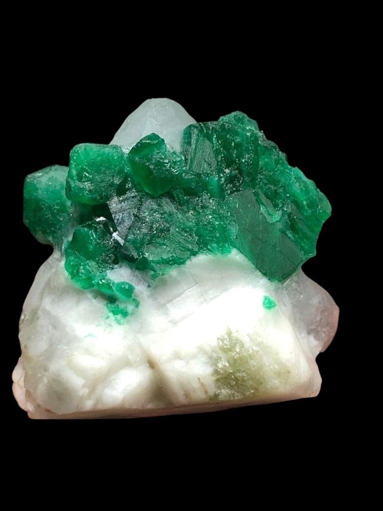 Natural Emerald Mineral Specimen - 51 Grams- 42x38x25 mm: Natural Emerald Mineral Specimen - 51 Grams- 42x38x25 mm Shipping Rate: FREE SHIPPING .shipping rates are determined by Parcel weight and destination.Combined shipping: We offer combine shipping on mu