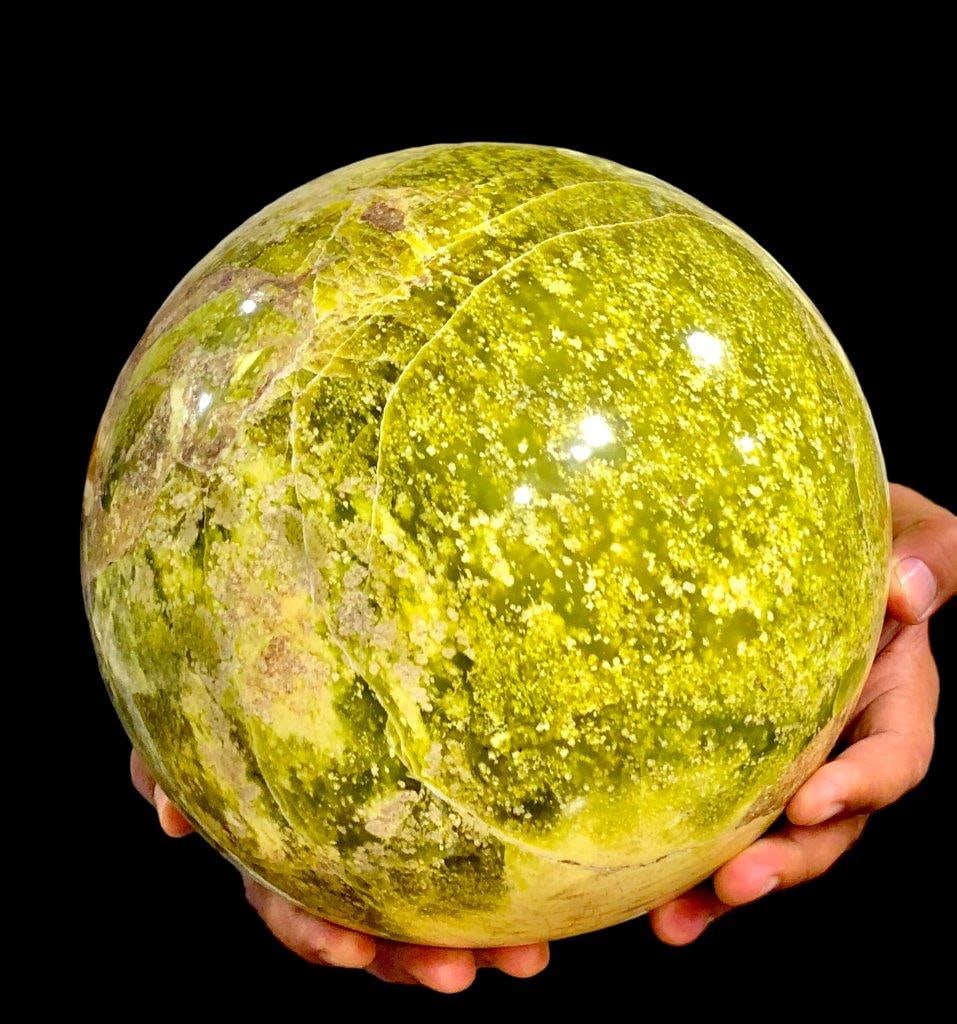 17.5 KG Rare Green Serpentine Sphere Best Quality Healing Energy Stone - 8.5 Inch Diameter: 17.5 KG Rare Green Serpentine Sphere Best Quality Healing Energy Stone - 8.5 Inch DiameterShipping Rate: FREE SHIPPING .shipping rates are determined by Parcel weight and destination.Combined shipping