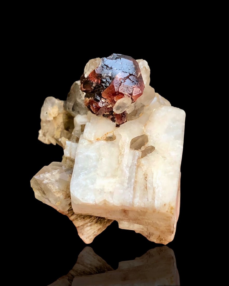 Amazing Garnet Quartz Mineral On Feldspar - 40 grams - 43X34X28 mm (1 of 5)