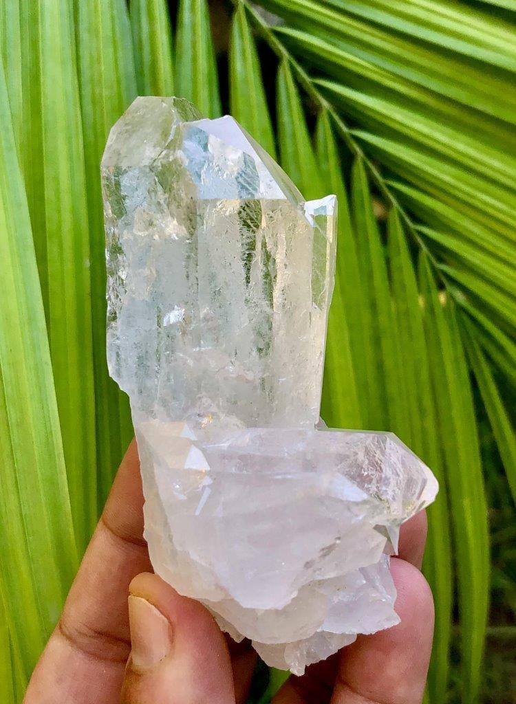 150 Grams Natural Quartz Crystals Mineral - 94X55X35 mm: 150 Grams Natural Quartz Crystals Mineral - 94X55X35 mmShipping Rate: $35.00 .shipping rates are determined by Parcel weight and destination.Combined shipping: We offer combine shipping on multiple it