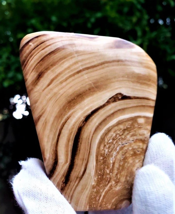 Naturally Itched Choclate Jasper Tumbler - 306.5 Grams: Naturally Itched Choclate Jasper Tumbler - 306.5 Grams - 75X62.5X42 mmShipping Rate: $45.00 .shipping rates are determined by Parcel weight and destination.Combined shipping: We offer combine shipping