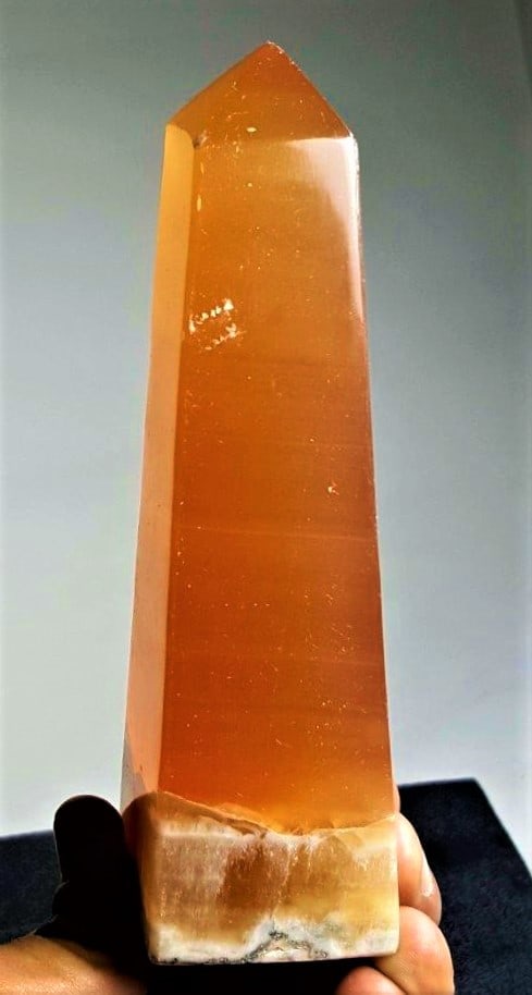 Hand Carved Honey Calcite Crystal Tower - 390 Grams: Hand Carved Honey Calcite Crystal Tower - Natural Healing - 390 GramsShipping Rate: $45.00 .shipping rates are determined by Parcel weight and destination.Combined shipping: We offer combine shipping