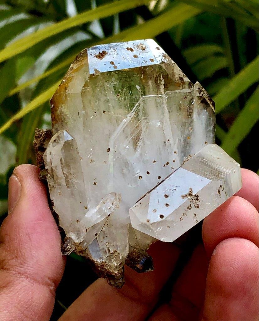 Quartz Crystal On Matrix - 88 Grams - 62X52X42 mm: Quartz Crystal On Matrix - 88 Grams - 62X52X42 mmShipping Rate: $23.00 .shipping rates are determined by Parcel weight and destination.Combined shipping: We offer combine shipping on multiple items pu