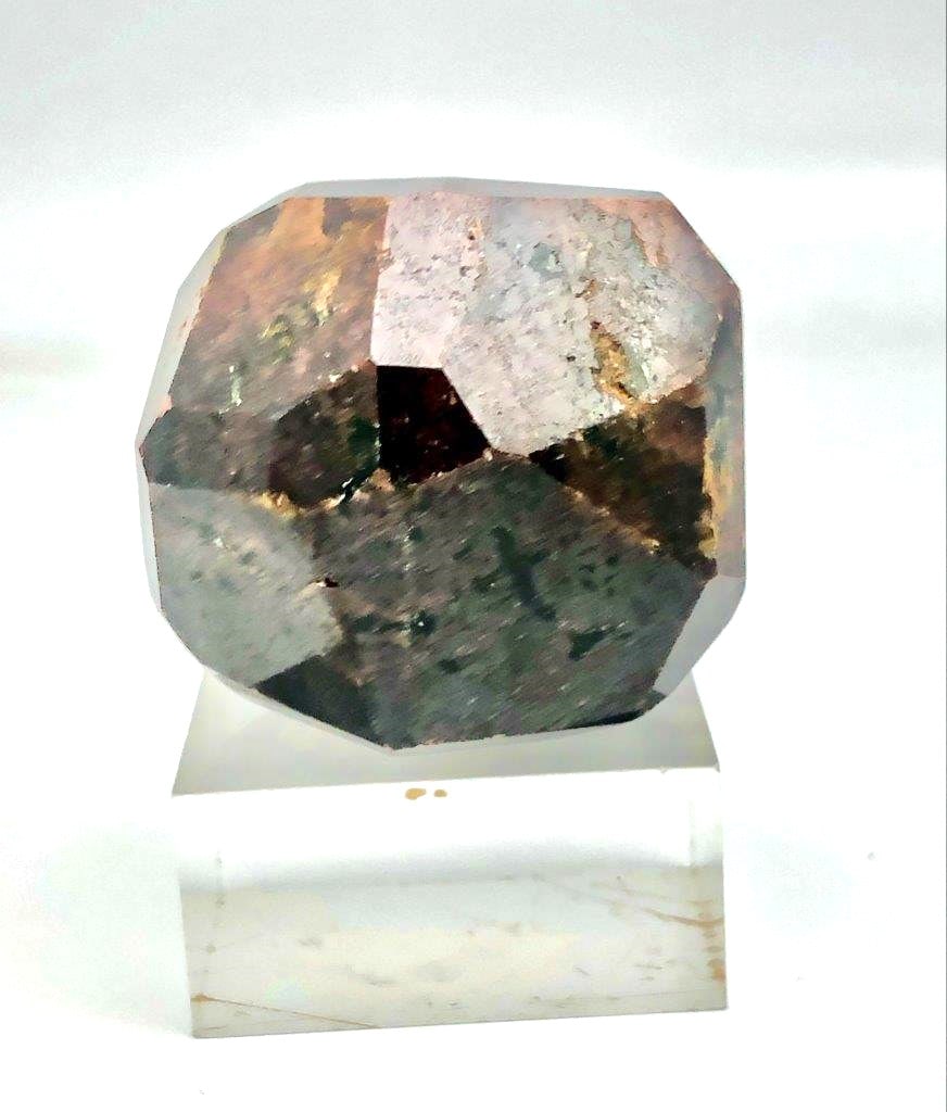 190 Grams Hessonite Garnet Crystal: 190 Grams Hessonite Garnet Crystal Shipping Rate: 23$shipping rates are determined by Parcel weight and destination.Combined shipping: We offer combine shipping on multiple items purchased to reduce s