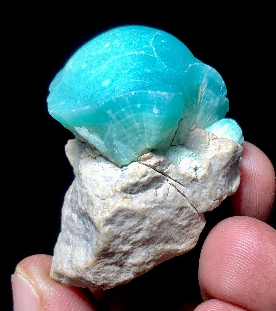 42.6 Grams Natural Aragonite Mineral Specimen With Mother Rock - 50X30X20 mm: 42.6 Grams Natural Aragonite Mineral Specimen With Mother Rock - 50X30X20 mm Shipping Rate: 23$ .shipping rates are determined by Parcel weight and destination.Combined shipping: We offer combine ship