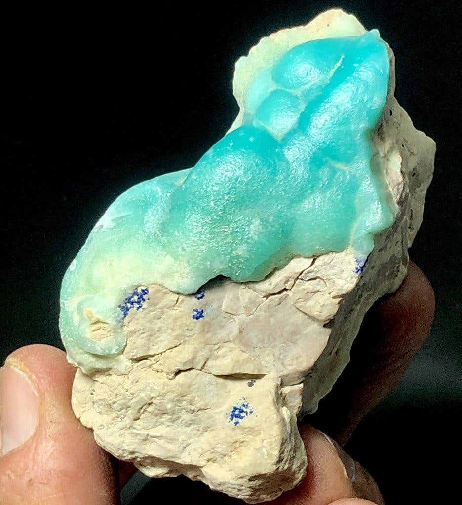 79.2 Grams Natural Deep Blue Aragonite Mineral Specimen - 65X4=30X25 mm: 79.2 Grams Natural Deep Blue Aragonite Mineral Specimen - 65X4=30X25 mm Shipping Rate: 23$ .shipping rates are determined by Parcel weight and destination.Combined shipping: We offer combine shipping