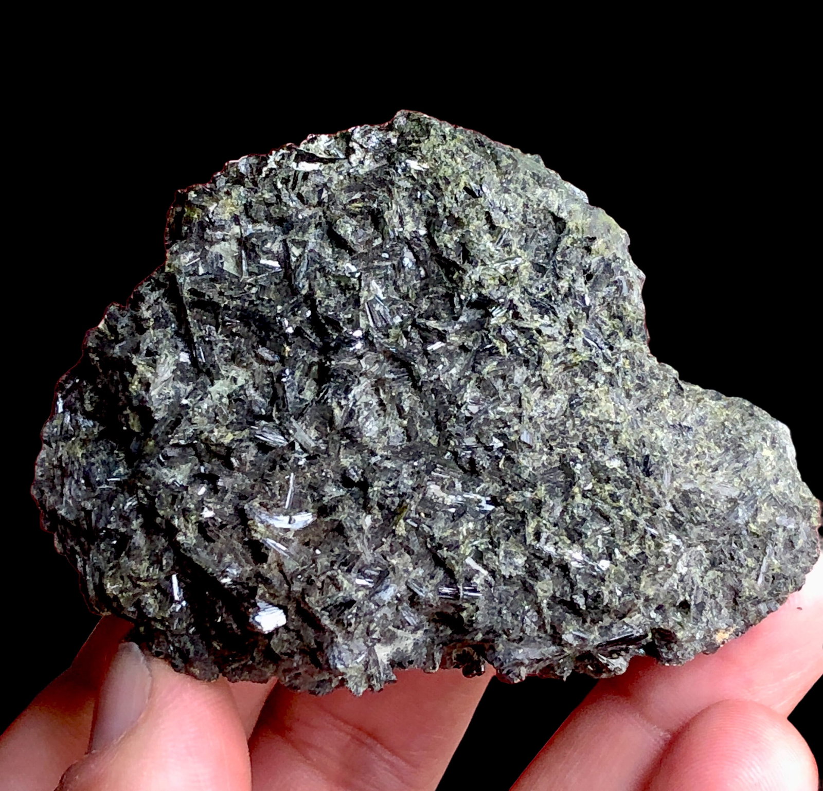 160.64 Grams Epidote Mineral Specimen - 65X40X30 mm: 160.64 Grams Epidote Mineral Specimen - 65X40X30 mm Shipping Rate: 23$ .shipping rates are determined by Parcel weight and destination.Combined shipping: We offer combine shipping on multiple items pu