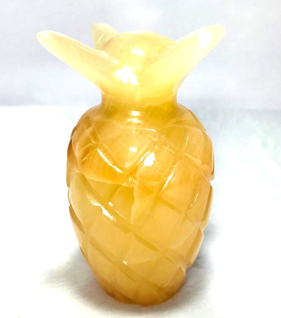 Decorative calcite stone piece of pineapple - 462.8G: Decorative calcite stone table decoration piece of pineapple honey color - 104X56.5mm - 462.8G Shipping: $45.00. Shipping rates are determined by Parcel weight and destination.