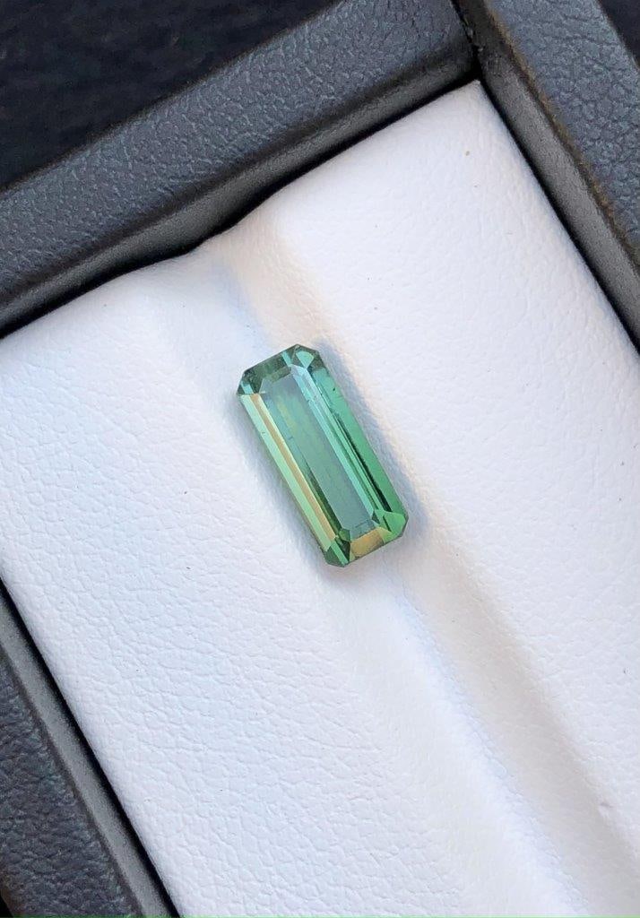 2.70 Carats Green Tourmaline Gemstone - 11X6X5 mm: 2.70 Carats Green Tourmaline Gemstone - 11X6X5 mmm FREE SHIPPING: