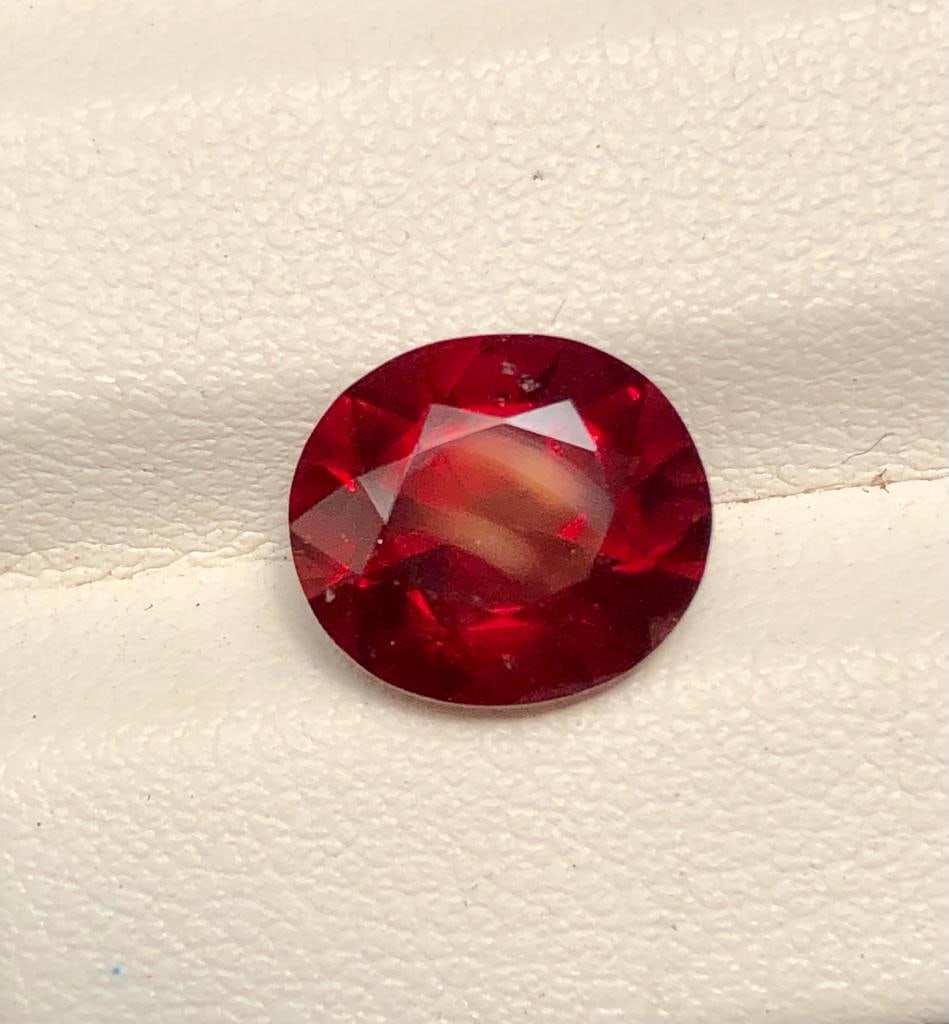 Very Fine Quality Natural Rhodolite Garnet - 4.05 Carats - 10X9X6 mm (1 of 5)
