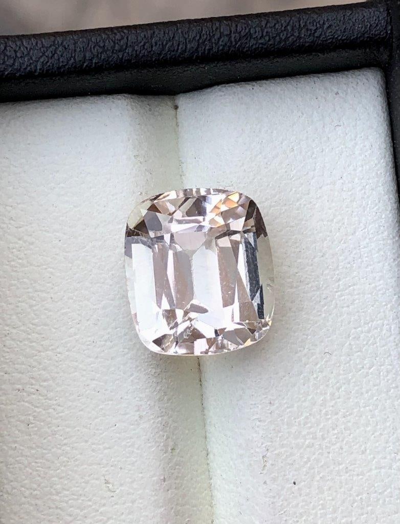 10.20 Carats Natural Golden Topaz Gemstone - 13X12X7 mm: 10.20 Carats Natural Golden Topaz Gemstone - 13X12X7 mm FREE SHIPPING: