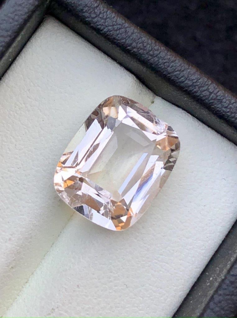 9.70 Carats Natural Golden Topaz Gemstone - 14X12X7.5 mm: 9.70 Carats Natural Golden Topaz Gemstone - 14X12X7.5 mm FREE SHIPPING: