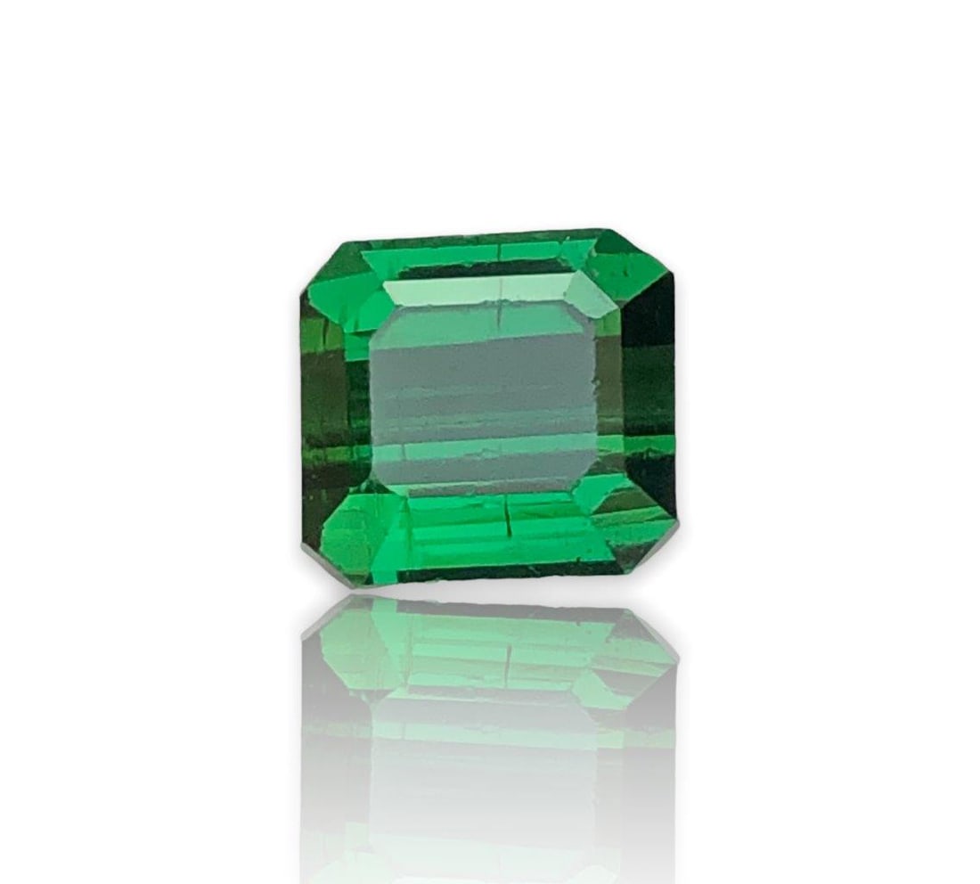 Natural Green Tourmaline for jewelry - 2.20 Carats - 7X7X5 mm: Natural Green Tourmaline for jewelry - 2.20 Carats - 7X7X5 mm Shipping Rate: FREE SHIPPINGshipping rates are FREE WORLDWIDECombined shipping: We offer combine shipping on multiple items purchased to r