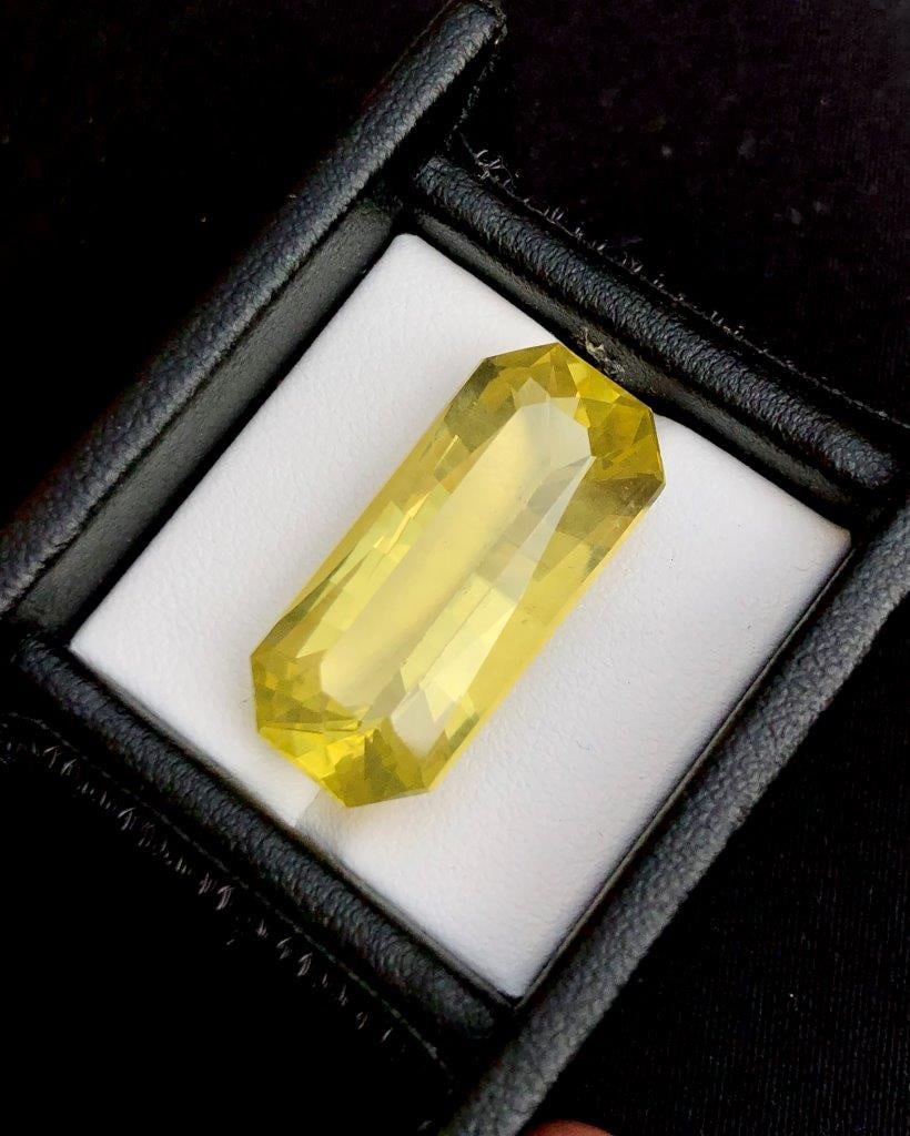 Natural Lemon Quartz - 22.90 Carats - 28X13X10 mm (1 of 3)