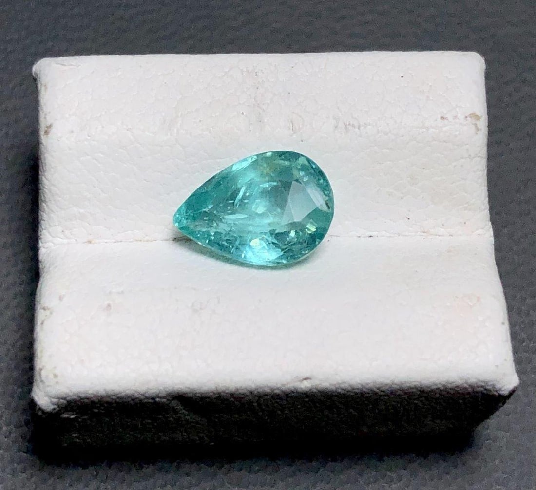 1.60 Carats Natural Apatite - 9X6X4 mm: 1.60 Carats Natural Apatite - 9X6X4 mm Shipping: