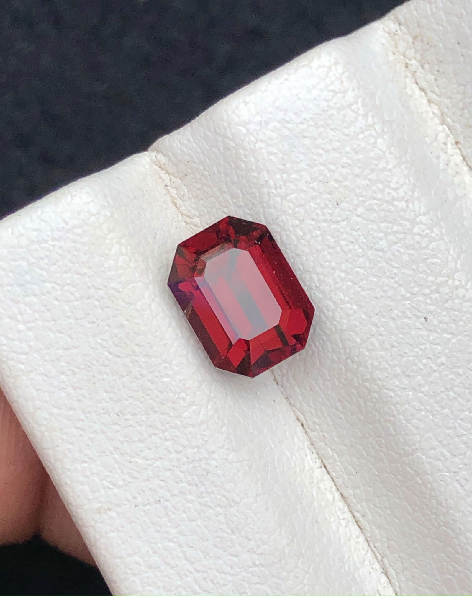 2.80 carats Rhodolite Garnet Gemstone - 8X6X5 mm (1 of 3)