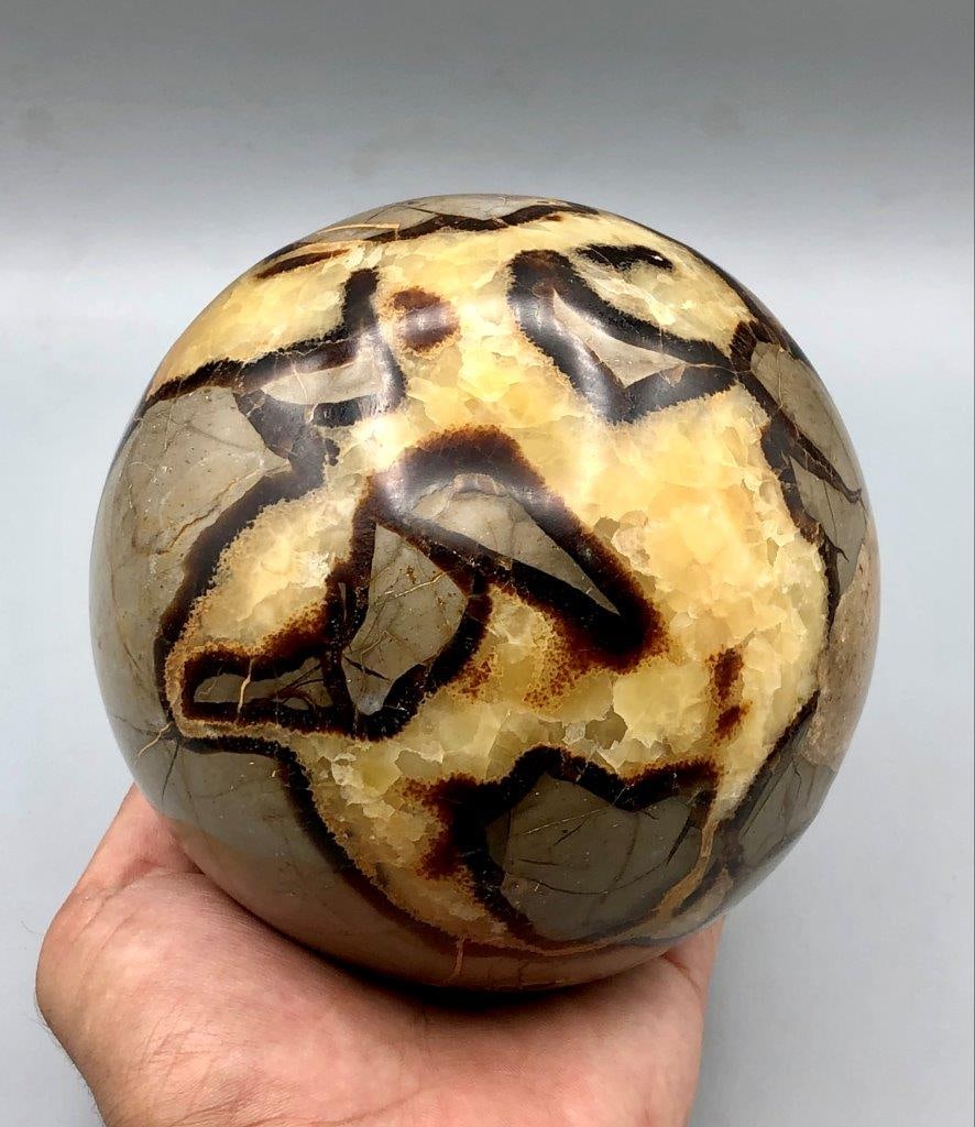 Septarian Healing Sphere - 2414 Grams - Diameter 124 mm: Septarian Healing Sphere - 2414 Grams - Diameter 124 mmShipping Rate: $23.00 .shipping rates are determined by Parcel weight and destination.Combined shipping: We offer combine shipping on multiple it