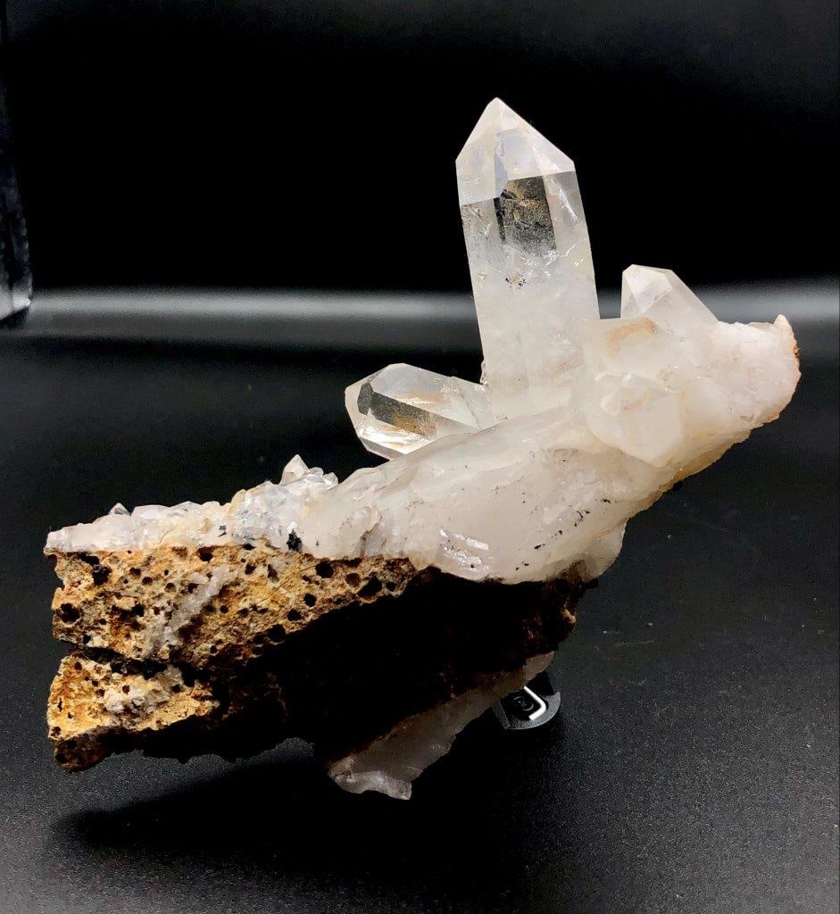 Clear Quartz Mineral - Top Quality - 193 Grams - 111X104X45 mm: Clear Quartz Mineral - Top Quality - 193 Grams - 111X104X45 mmShipping Rate: $45.00 .shipping rates are determined by Parcel weight and destination.Combined shipping: We offer combine shipping on