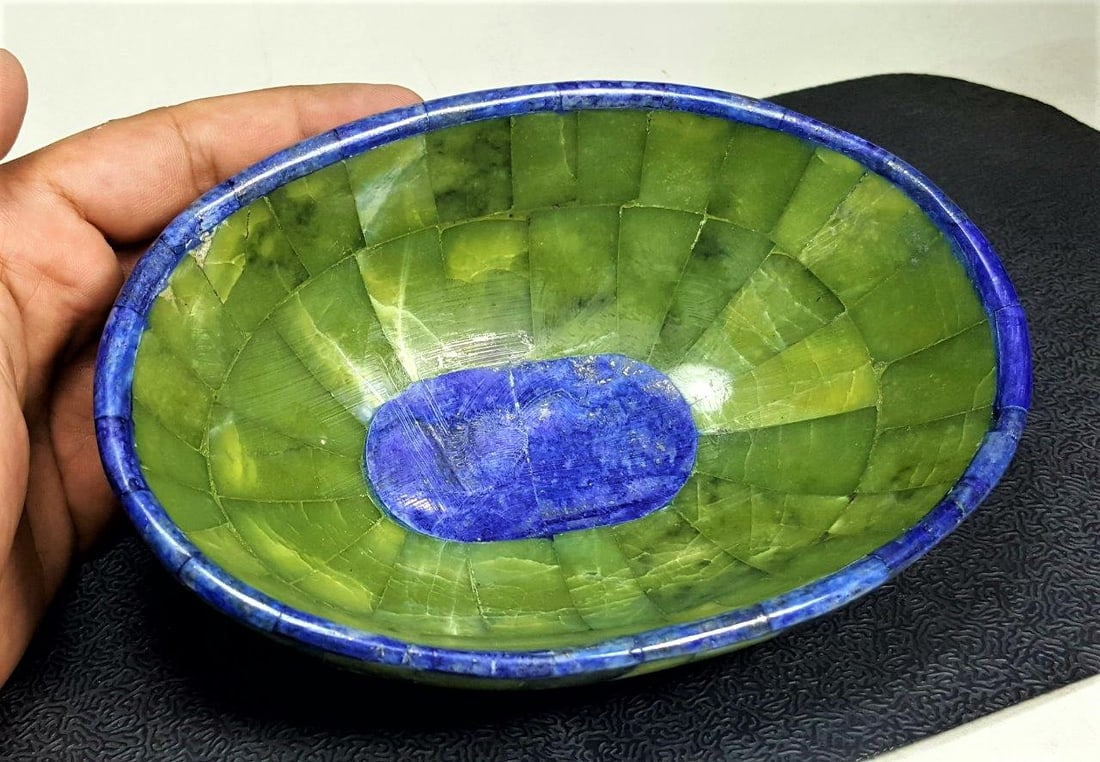 Lapis Bowl And Jade Bowl - 466 Grams: Lapis Bowl And Jade Bowl - 466 Grams - 155X110X56 mmShipping Rate: $45.00 .shipping rates are determined by Parcel weight and destination.Combined shipping: We offer combine shipping on multiple items